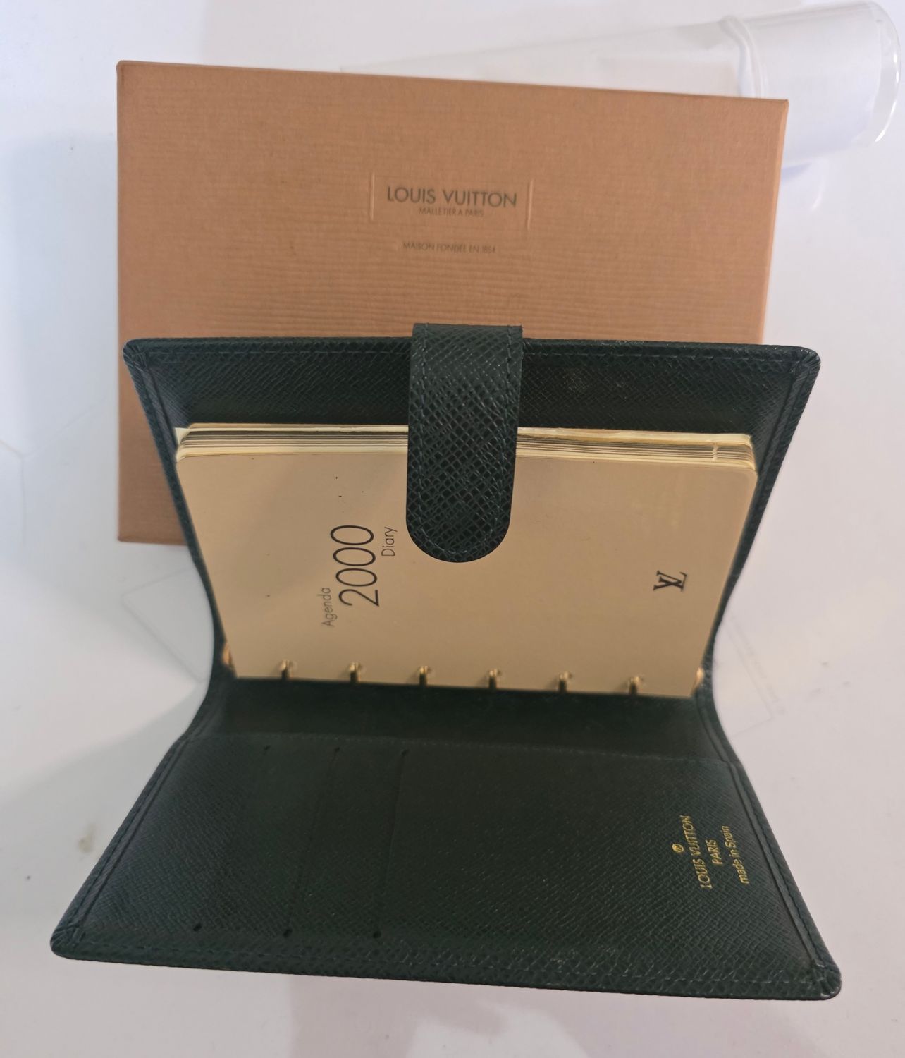 Louis Vuitton Agenda green Tiaga leather 