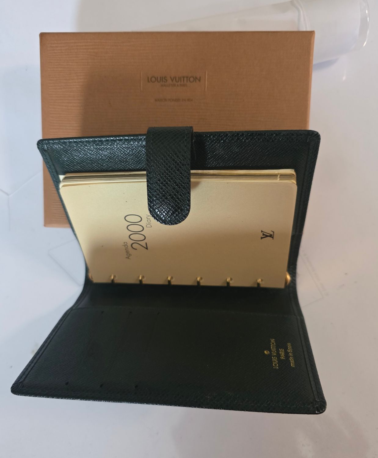 Louis Vuitton Agenda green Tiaga leather 