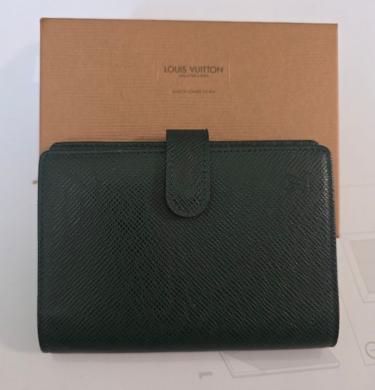 Louis Vuitton Agenda green Tiaga leather 