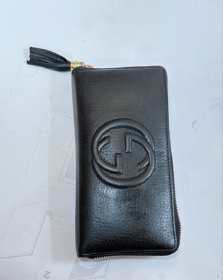 Gucci Soho zip around wallet