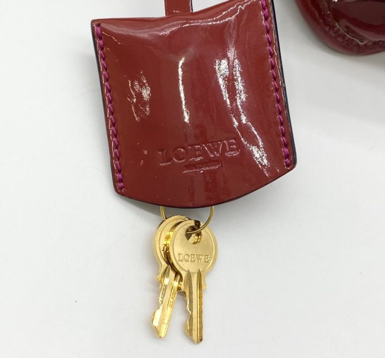 Loewe Amazona 28 Handbag Patent leather Bordeaux