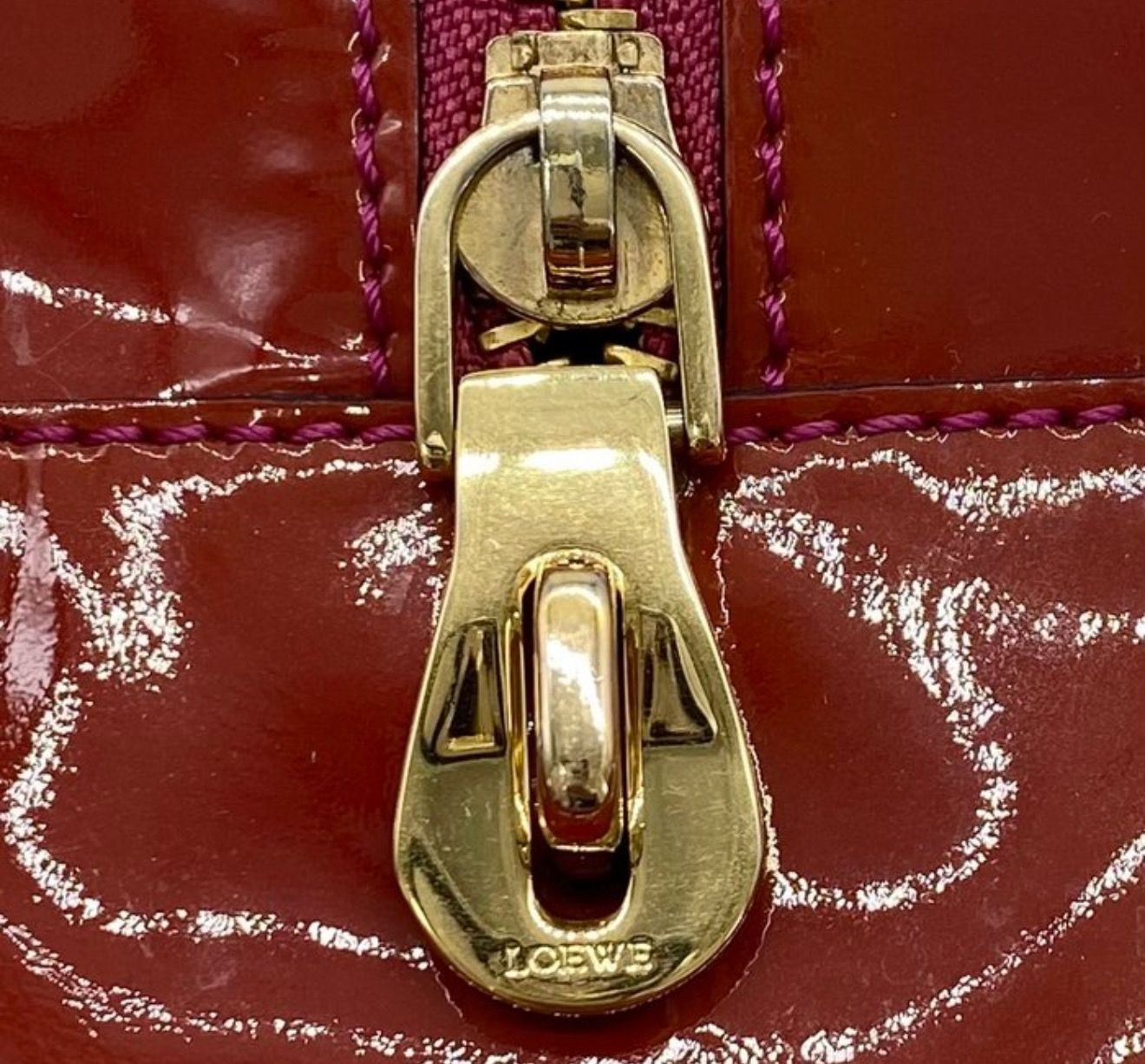 Loewe Amazona 28 Handbag Patent leather Bordeaux