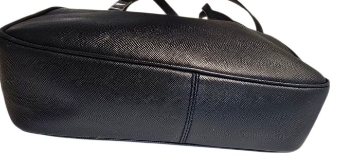 Salvatore Ferragamo Hobo Leather Shoulder Bag Black