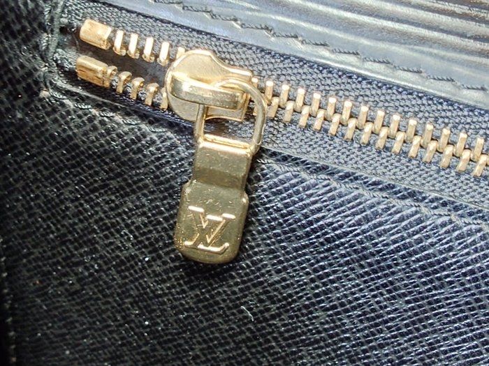 Louis Vuitton Monceau in Epi Leather Black