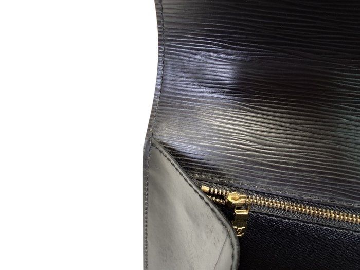 Louis Vuitton Monceau in Epi Leather Black