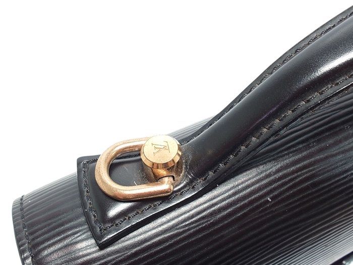 Louis Vuitton Monceau in Epi Leather Black