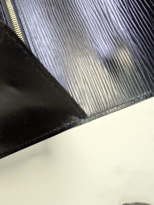 Louis Vuitton Monceau in Epi Leather Black