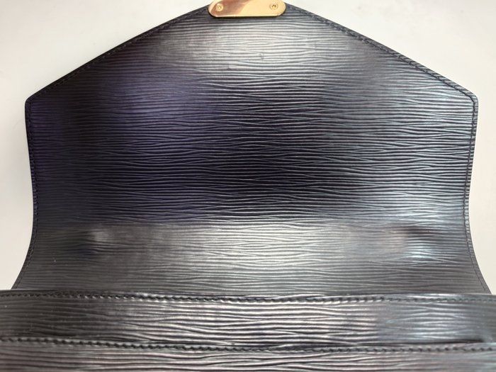 Louis Vuitton Monceau in Epi Leather Black