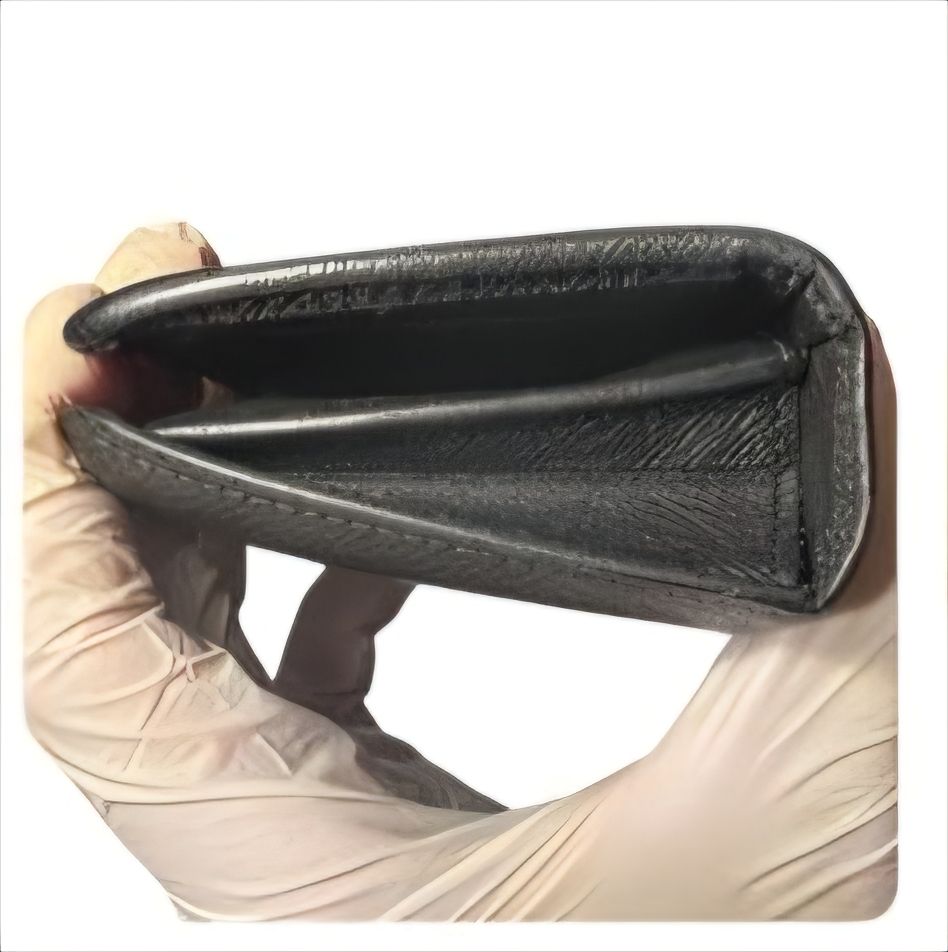 Louis Vuitton Brazza Long Bi-Fold Wallet – Taiga Leather – Brown Louis Vuitton Brazza Long Bi-Fold Wallet – Taiga Leather – Brown