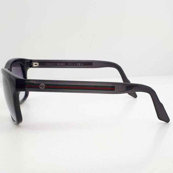 Gucci  Wayfarer Sunglasses – Black/Grey with Red &amp; Green Temple Detail