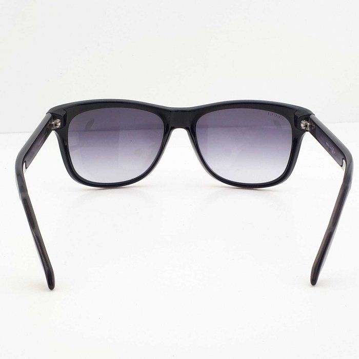 Gucci  Wayfarer Sunglasses – Black/Grey with Red &amp; Green Temple Detail