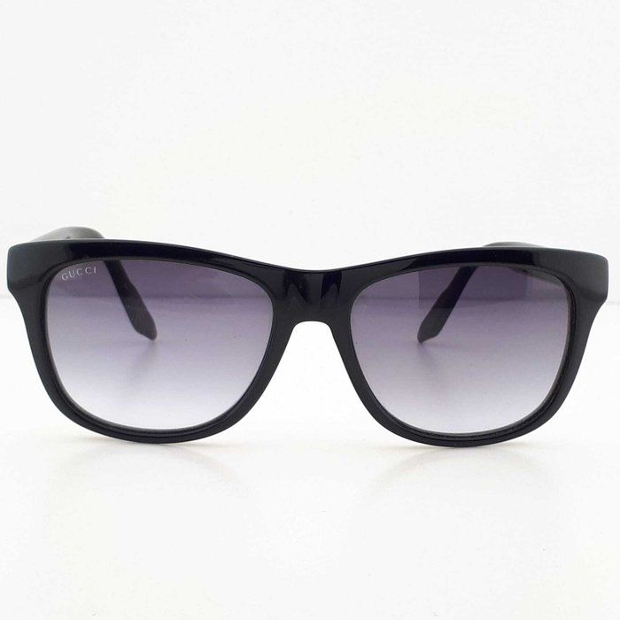 Gucci  Wayfarer Sunglasses – Black/Grey with Red &amp; Green Temple Detail
