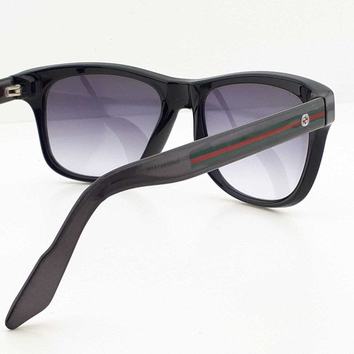 Gucci  Wayfarer Sunglasses – Black/Grey with Red &amp; Green Temple Detail