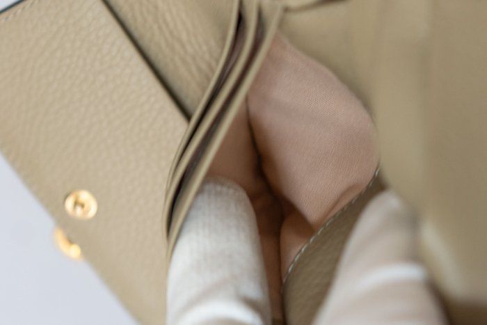 Chloé Alphabet Compact leather Wallet – Green/Khaki Chloé Alphabet Compact leather Wallet – Green/Khaki