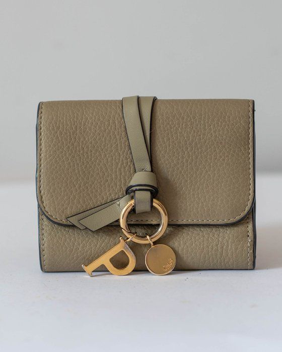 Chloé Alphabet Compact leather Wallet – Green/Khaki