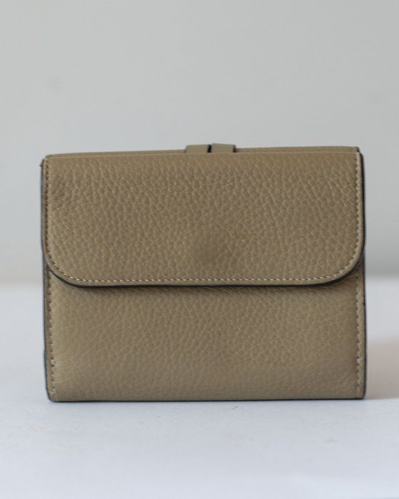 Chloé Alphabet Compact leather Wallet – Green/Khaki Chloé Alphabet Compact leather Wallet – Green/Khaki