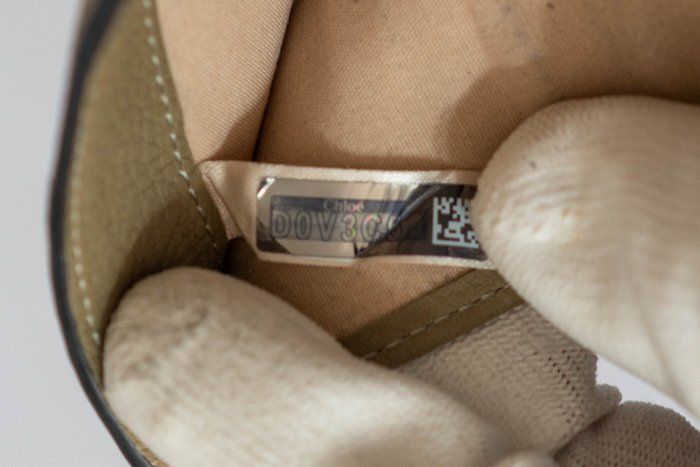 Chloé Alphabet Compact leather Wallet – Green/Khaki Chloé Alphabet Compact leather Wallet – Green/Khaki