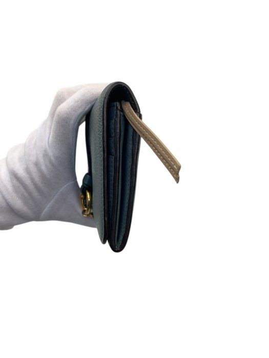 Chloé Alphabet Compact leather Wallet – Green/Khaki Chloé Alphabet Compact leather Wallet – Green/Khaki