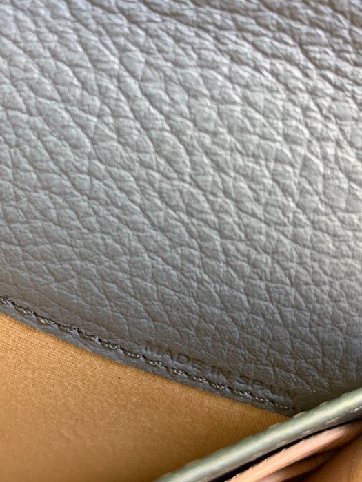 Chloé Alphabet Compact leather Wallet – Green/Khaki Chloé Alphabet Compact leather Wallet – Green/Khaki