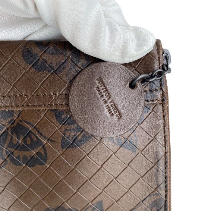 Bottega Veneta Intrecciato Leather Pouch Bottega Veneta Intrecciato Leather Pouch