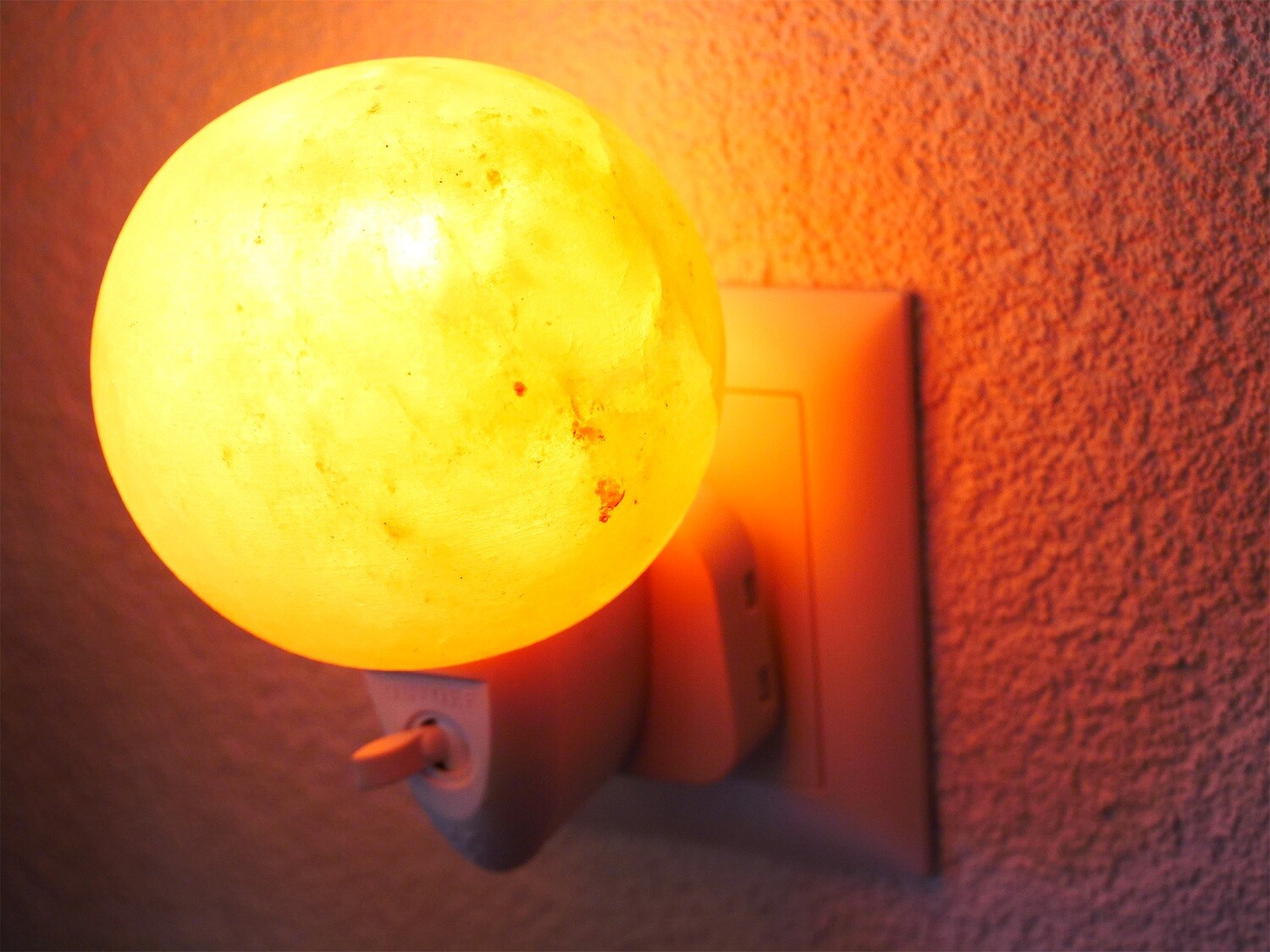 Himalayan salt nightlight - ball