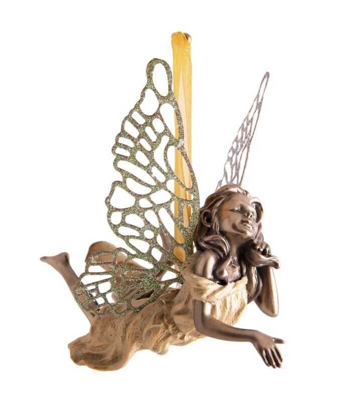 Fee Ceciliawith golden ribbon