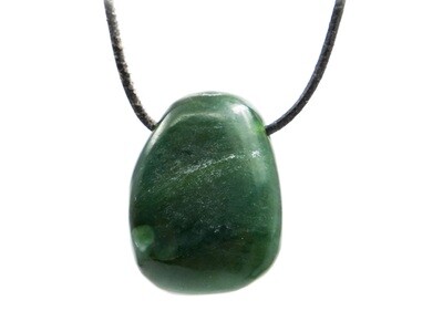 Jade (Nephrit) - Durchbohrter Steinanhänger