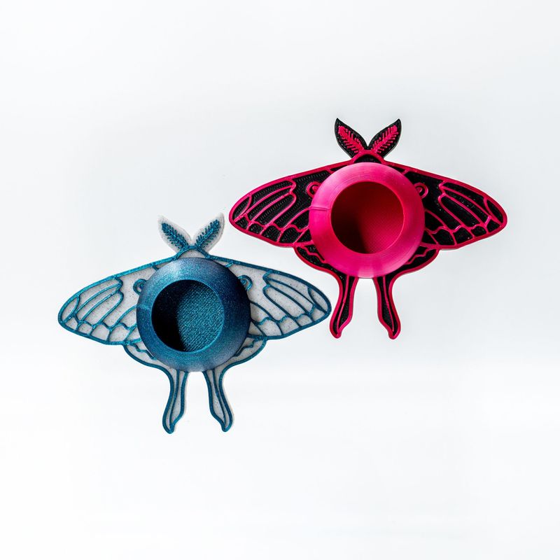 Tiny Moth Hood mit Magnet