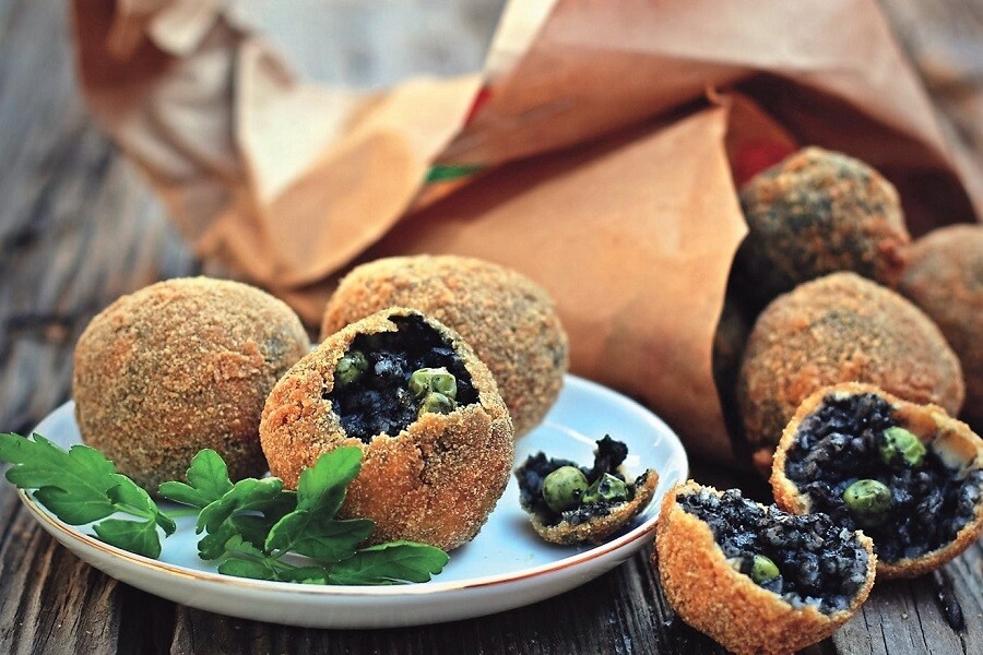 Arancini nero di seppia
