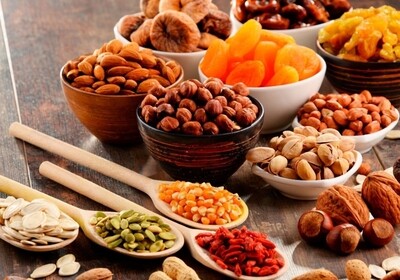 Noten, Gedroogde (Peul)Vruchten en Chocolade.