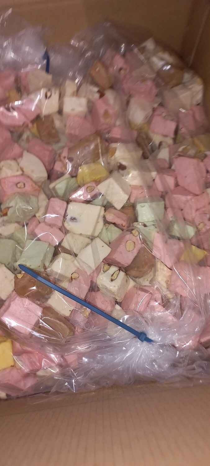 Nougat blokjes gemixt 200gram