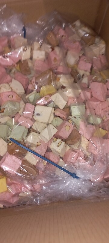 Nougat blokjes gemixt 200gram
