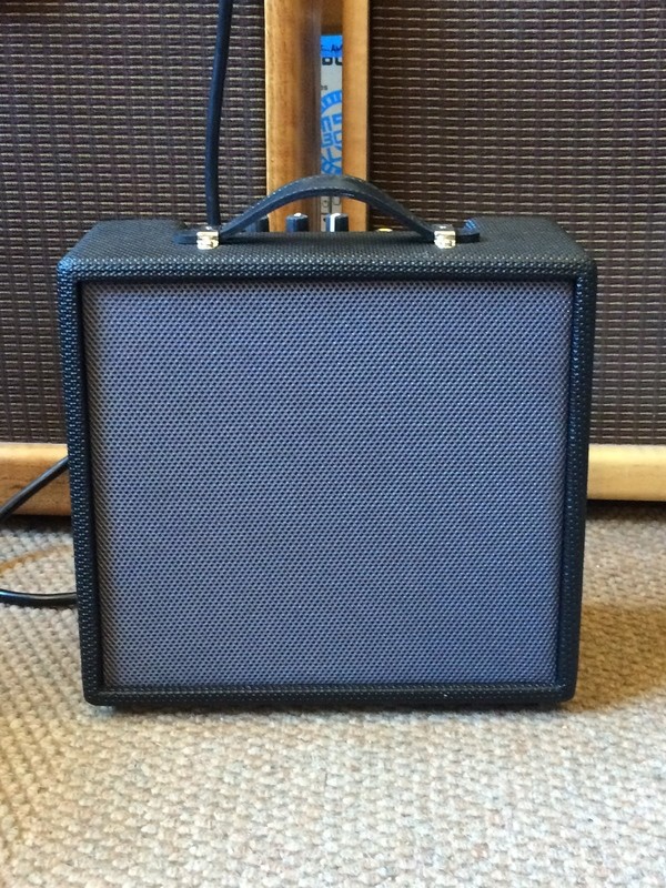 Axl Guitar Combo Amplifier 10 watt