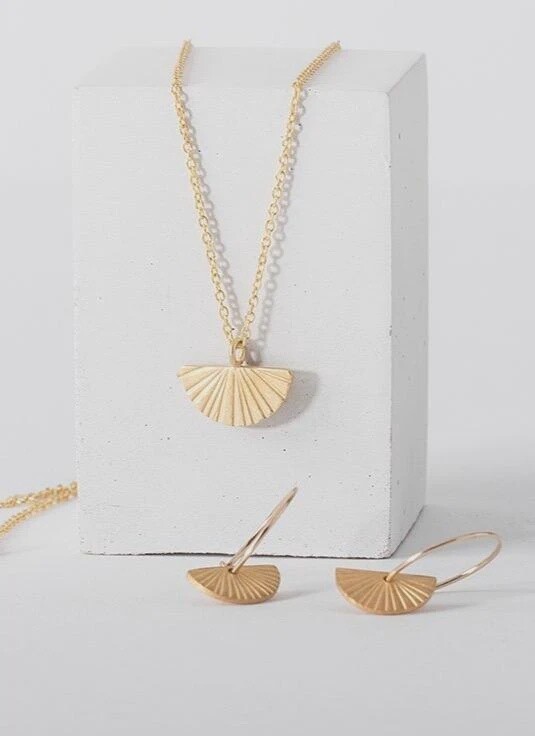 Fan Necklace / Gold