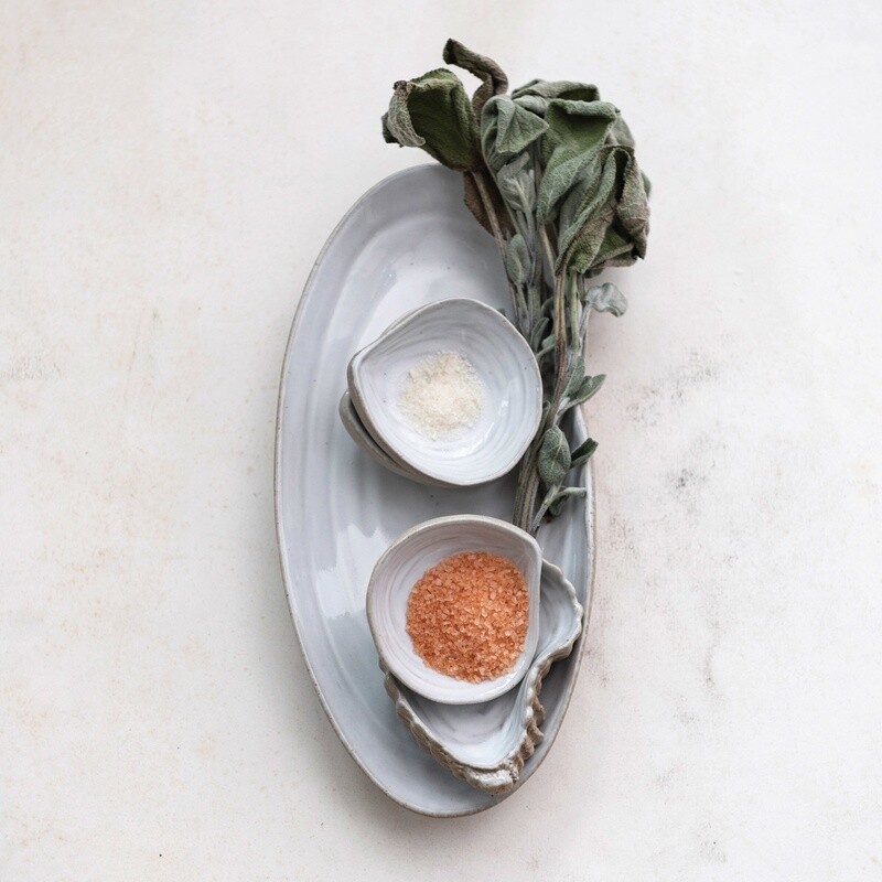 Stoneware Shell Bowl / 10-1/4”