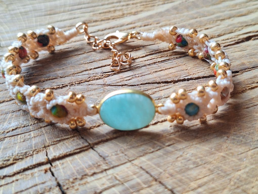 Bracelet avec intercalaire et perles