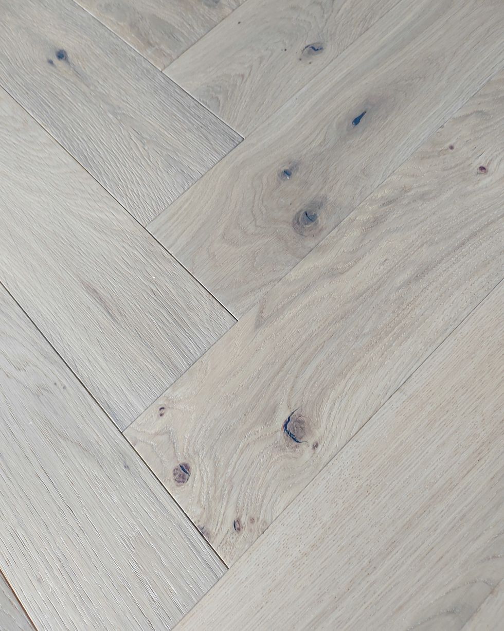 Eiche Sevilla Fischgrat Weiß geölt