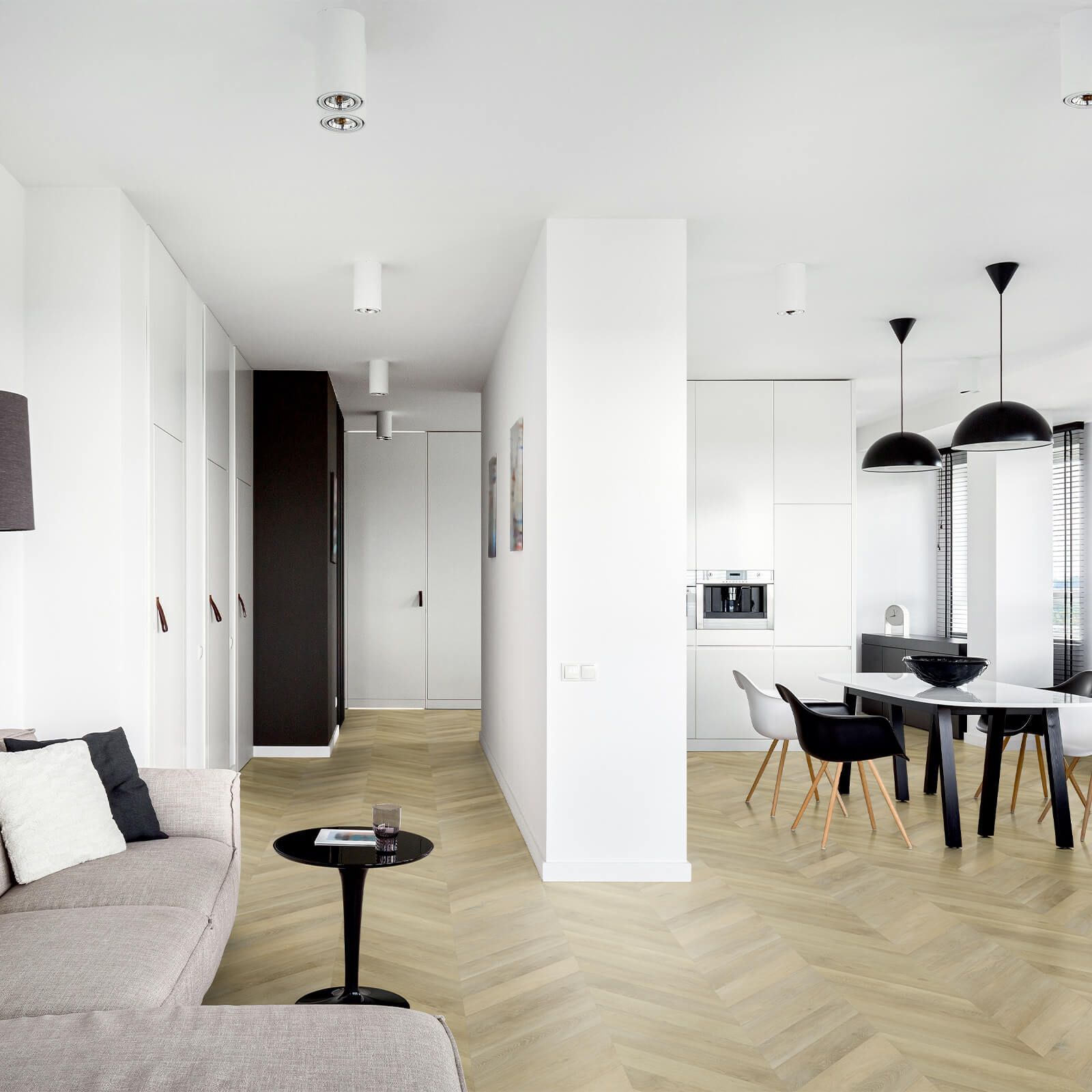 Klick-Vinylboden in Fischgrat
Abmessungen: 690 x 120 mm
Gesamtstärke: 8mm, mit stabiler Isocore Mittellage
Nutzschicht: 0,55mm
VPE: 1,82
Das authentische Design von Como - Chevron – IC55 passt mit seiner Texturtiefe, seiner Größe und seinem natürlichen, coolen Look gut zu vielen verschiedenen Stilen. Das helle Holzdesign ist ein echter Hingucker Chevron Format mit dem Installationstyp Isocore Click 55 (IC55).