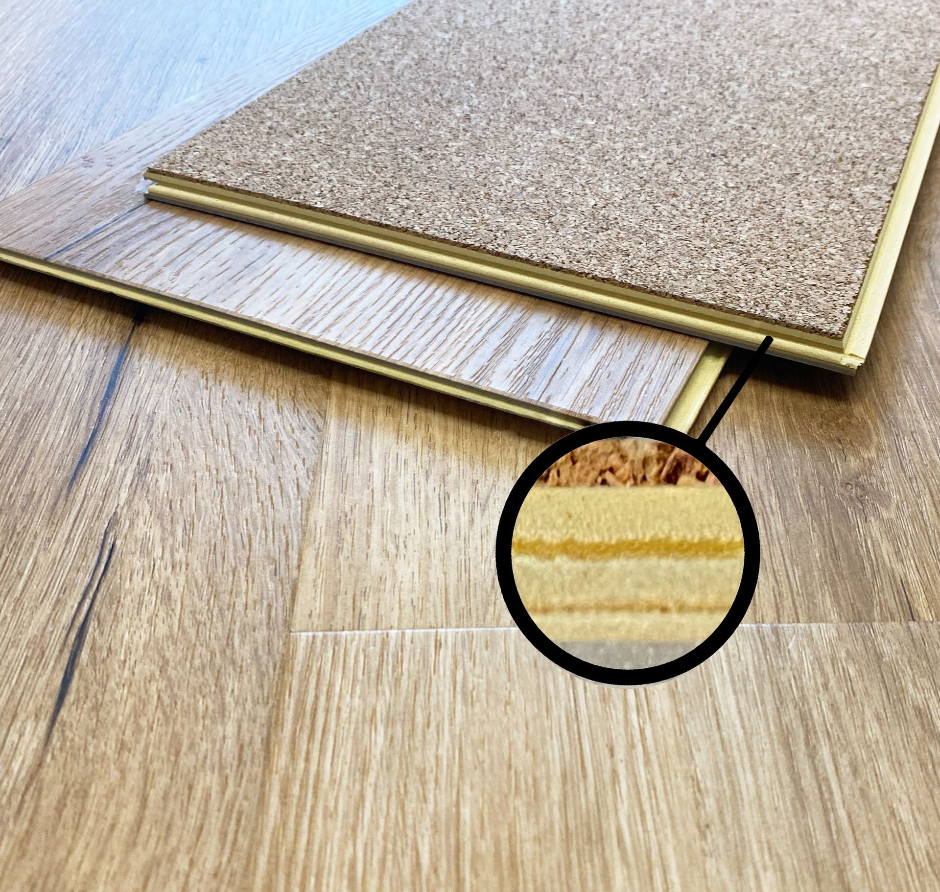 Vinylboden im Click-System zur schwimmenden Verlegung
Farbton: Erika, Eiche mit strukturierter Oberfläche
Abmessungen:1220mm x 225mm x 8mm (LxBxH)
Nutzschicht: 0,5mm
Verpackungseinheit: 2,745qm