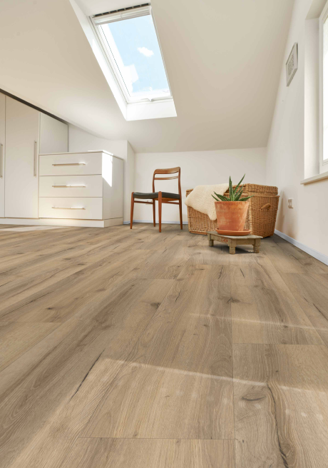 Designboden Eiche Cumin zum Kleben Vinylboden/ Designboden zum Verkleben
Farbton: Cumin
Abmessungen:1227mm x 232mm x 2,5mm (LxBxH)
Nutzschicht: 0,5mm
Verpackungseinheit: 3,985qm