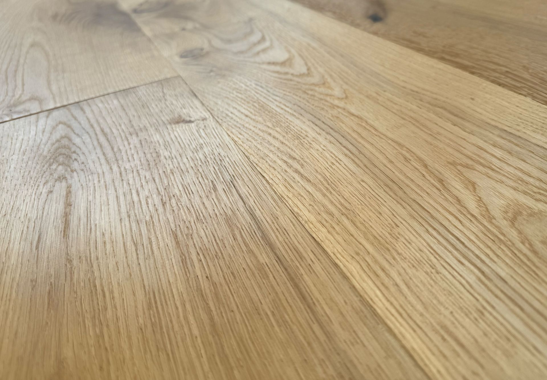 Landhausdiele Eiche, gebürstet, handgehobelt, natur geölt