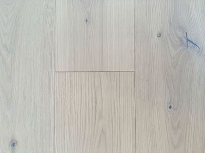 Landhausdiele Eiche Hochkönig, rustikal, weiß geölt Landhausdiele Eiche Hochkönig, rustikal, weiß geölt