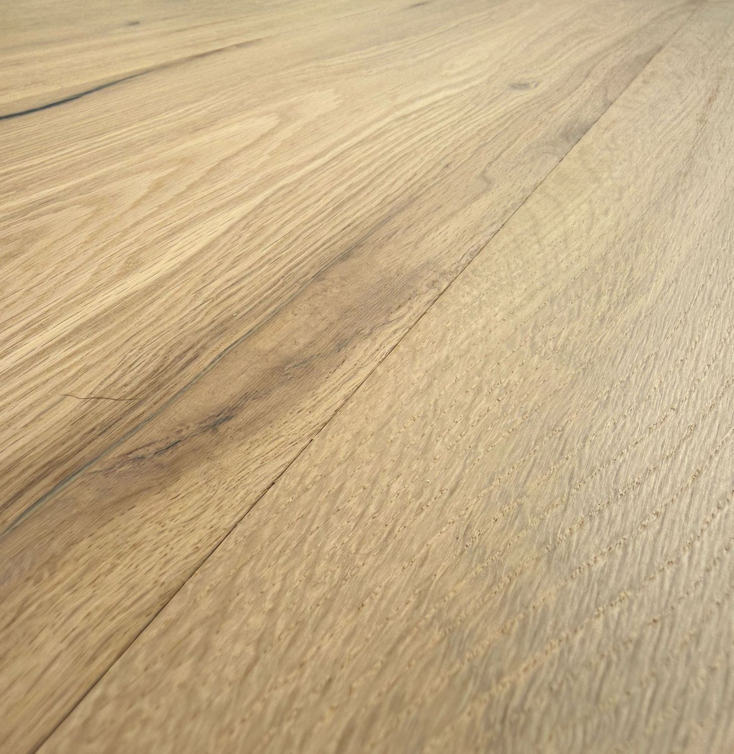 Landhausdiele Eiche handgehobelt Rohholzeffekt geölt