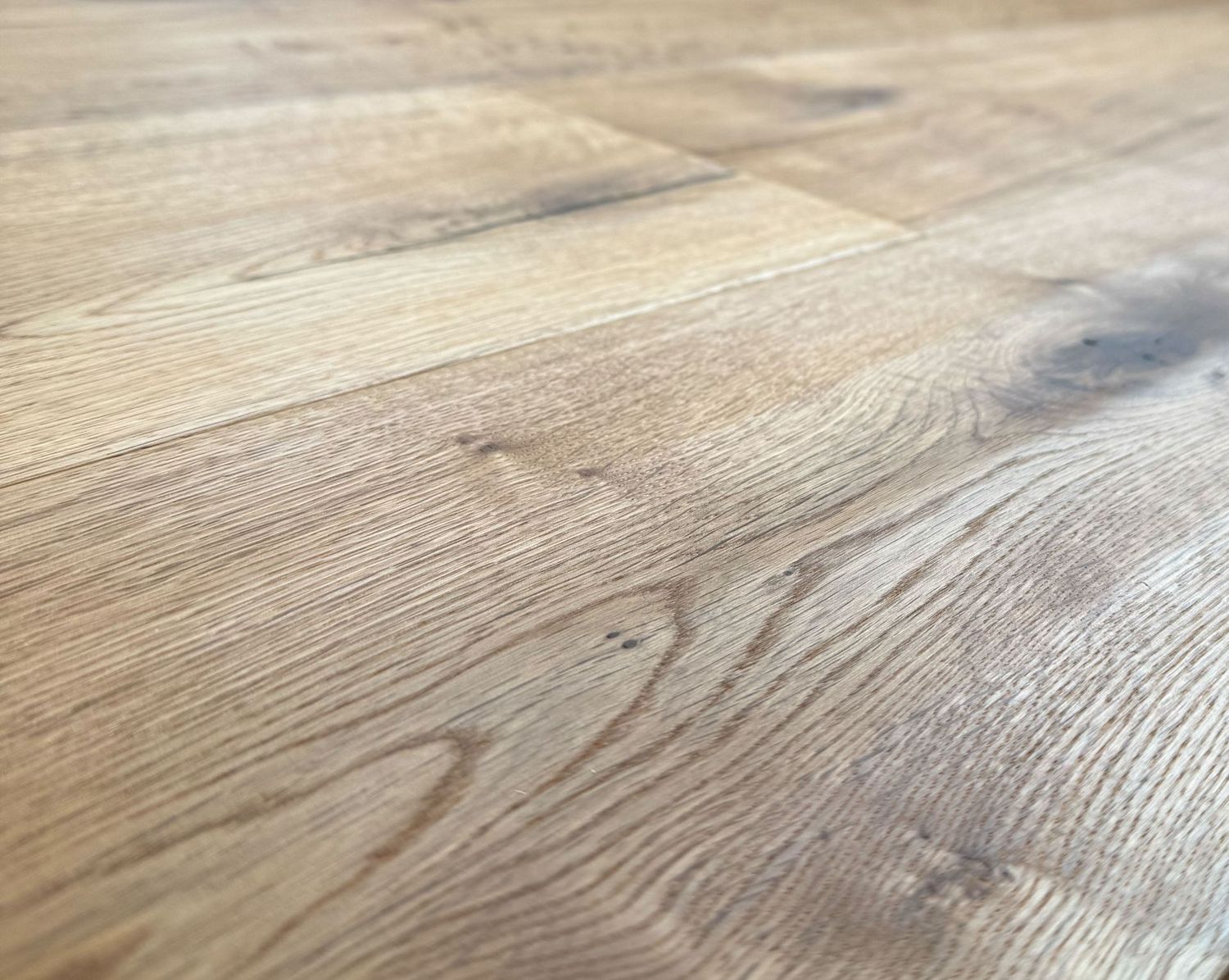 Landhausdiele Eiche handgehobelt geräuchert geölt