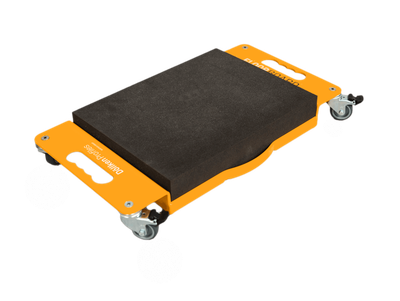 FLOORBOARD, der unverwüstliche Knieroller, ist für jeden Profi ein Muß, der kniend Arbeiten verrichtet. Auch nach Stunden ist ein ermüdungsfreies Arbeiten möglich. Das FLOORBOARD ist vielseitig einsetzbar - als Aufnahmefläche für weitere Behälter, zum Mitführen des Anrühreimers oder auch einfach für eine bequeme Pause zwischendurch.