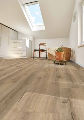 ​Vinylboden/ Designboden zum selber verlegen

Farbton: Cumin mit Oberflächenstruktur​

Abmessungen:1220mm x 225mm x 8mm (LxBxH)

Nutzschicht: 0,5mm

Verpackungseinheit: 2,745qm