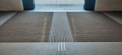 ALU KLASSIK entrance mat as tactile guidance system with clean-off insert