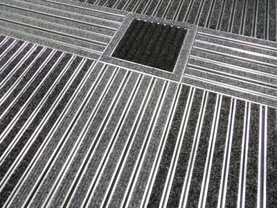 ALU KLASSIK entrance mat as tactile guidance system with ribbed carpet insert