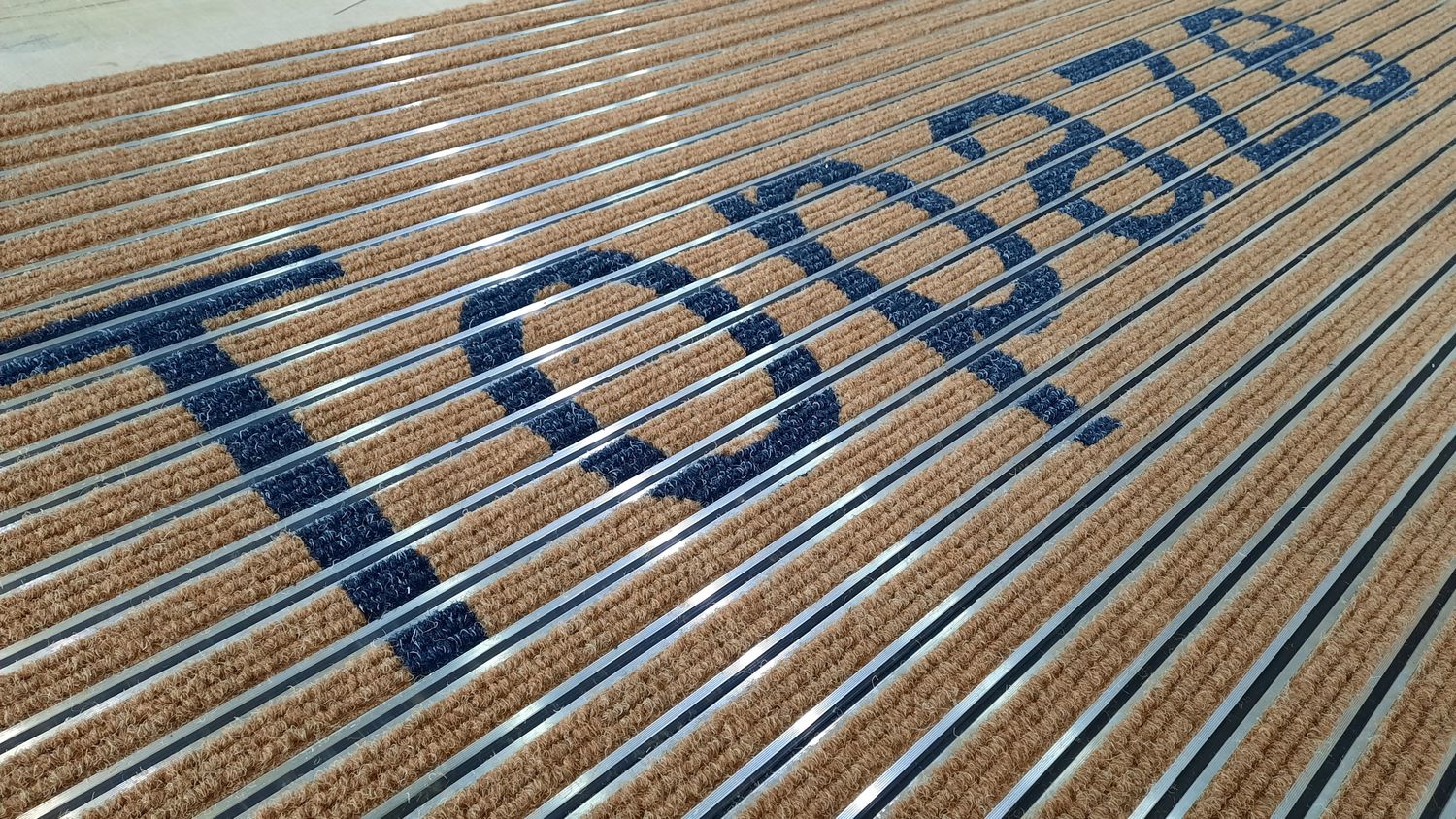 ALU logo entrance mat with ribbed carpet insert