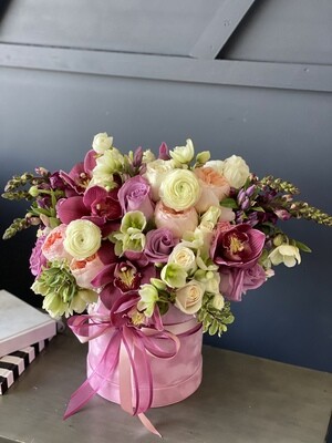 Stylish Flower Gift In Velvet Hat Box